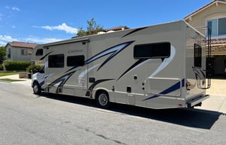 Spotless 2019 Thor Chateau 30D - With Bunks!