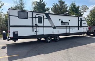 36ft Vibe Sleeps 10, Perfect for Family Adventures
