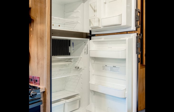 Spacious fridge and freezer to keep your food fresh on the road