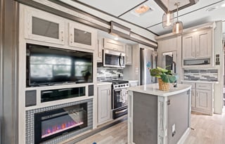 2 Brm w/a loft Coastal Adventure 5th wheel retreat