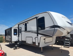 EAST TO WEST Tandara 285RL