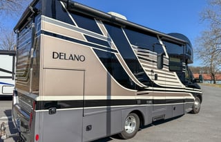 DELANO - Luxury Mini Coach for 2-4