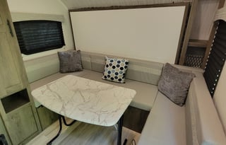 Casey & Crystal's Kid Friendly Vacation on Wheels