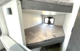 Z RV Adventure "LYNN"