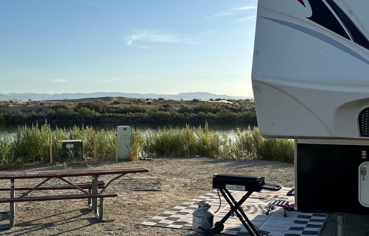 Drop off and pick up to some of the local hot spots ☀️