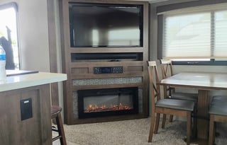 Beautiful Forest River Rockwood - Sleeps 4