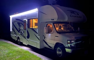 Kid and Pet Friendly Classy Chateau RV!