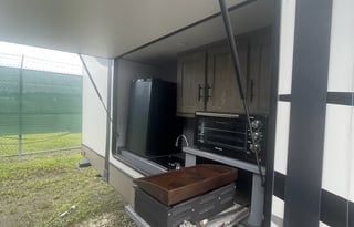 2 bedroom, 2 full baths, fifth wheel
