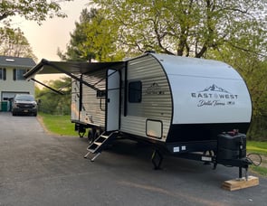 EAST TO WEST Della Terra 255BHLE