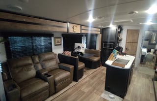 Beautiful 2022 Keystone Outback Ultra Lite