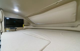 C19 *NEW* Entegra SLEEPS 8-STARLINK WiFi-MasterBed
