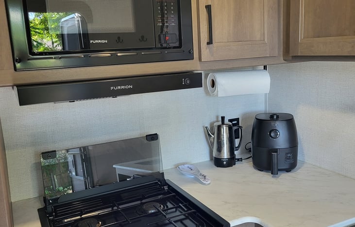 3 burner gas stove, microwave