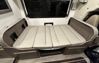 BRAND NEW!! 2025 Thor Four Winds 22B