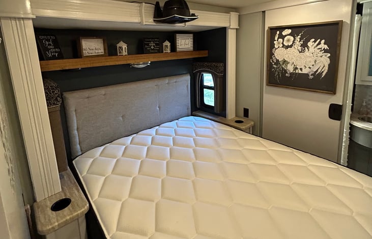 Private bedroom 
Queen sized bed