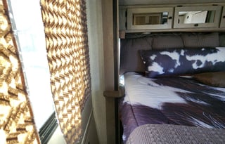 Winter Glamping? 38ft Travel Trailer w/ Arctic Pkg