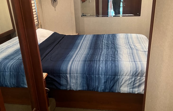 walk around queen bed