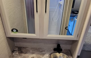 2022 Thor Chateau 28Z Easy to drive, tons of xtras