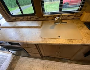 Coachmen RV Leprechaun 319DS Ford 450