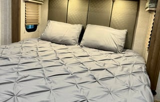 "Right Size" Class A. Sleeps 7 & Easy to Drive