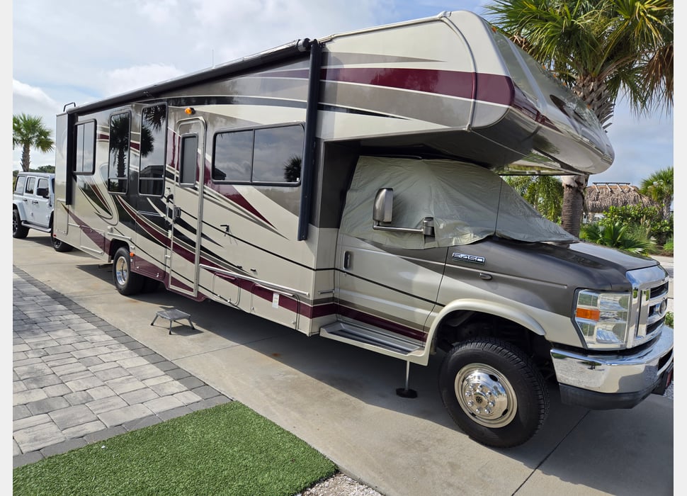 Class C Motor Home rentals in Myakka City