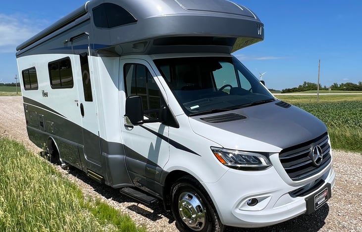 25.0 View 24J Class C Motor Home | RVshare
