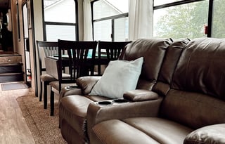 Phoenix Luxe Retreat – 2 Bedroom Family 5th Wheel