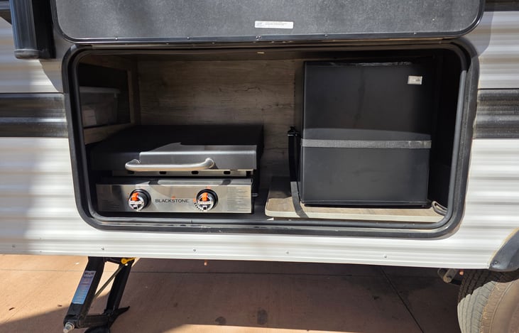 External Storage with Mini Refrigerator.
*22in BlackStone Griddle available for rent*