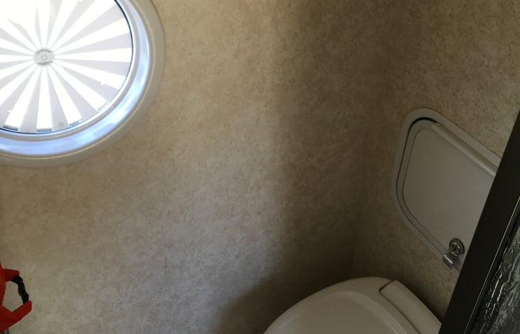 Wet bath and toilet with natural light (or views)