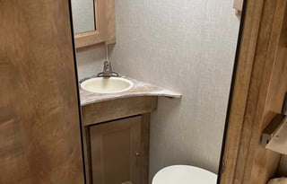 Festival Friendly RV Rental Sleeps 6