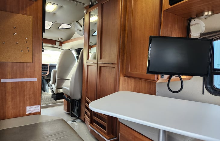 Sitting, dining, entertainment area