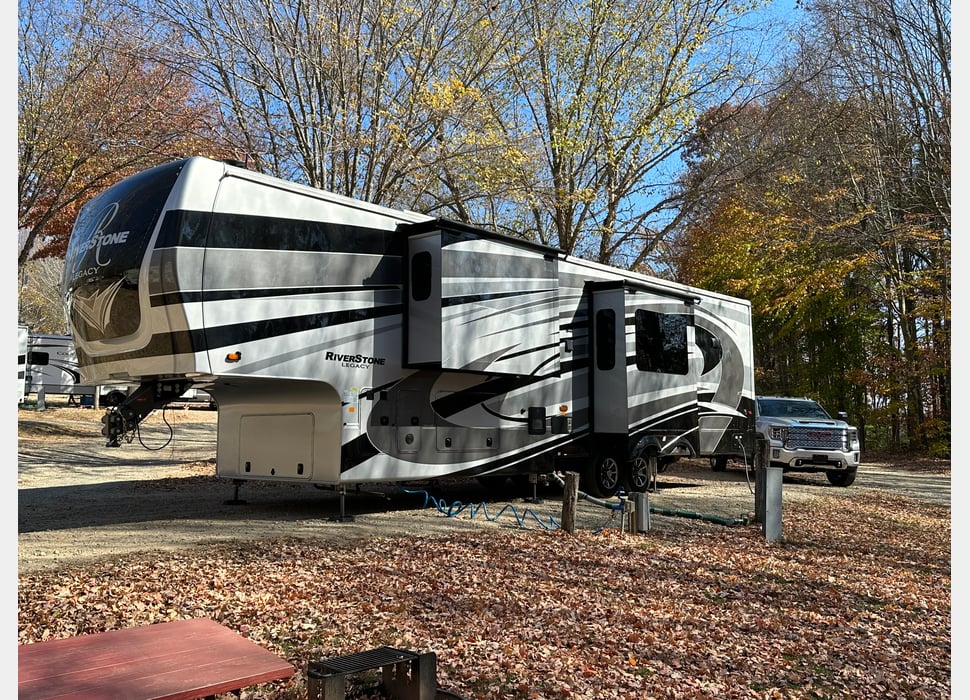 Fifth Wheel rentals in Liberty Hill