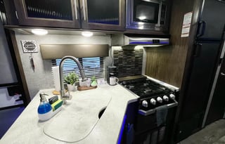 Aventure Awaits!! Cherokee Alfa Wolf Rental