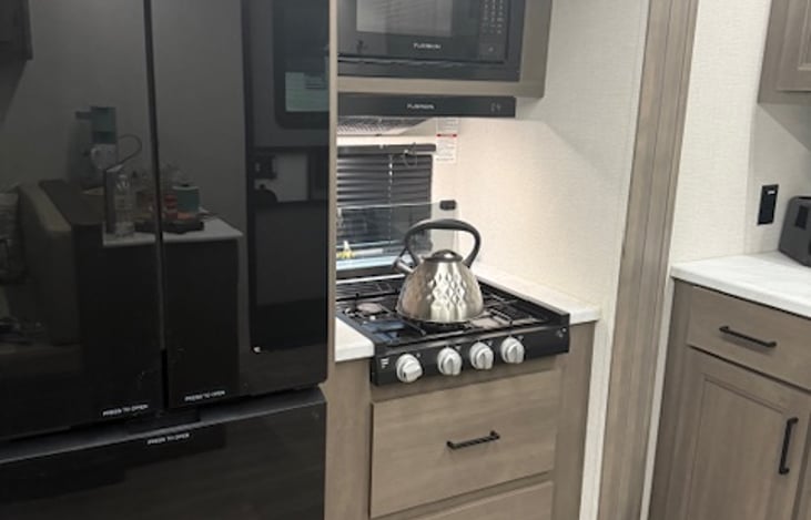 Microwave/Convection Oven with 3 burner cooktop