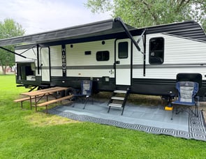 Keystone RV Hideout 318BR