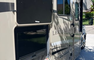 Family Fun-mobile -2021 Coachmen Leprechaun 319MB