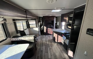 Comfortable Travel Trailer for 6 People