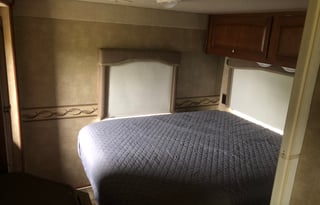 2014 Winnebago chalet 31JR Bunk house #10