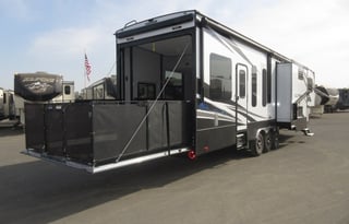 2018 Dutchmen Voltage 4005