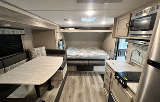 2022 Catalina Summit Series 7 184BHS DELIVERY ONLY