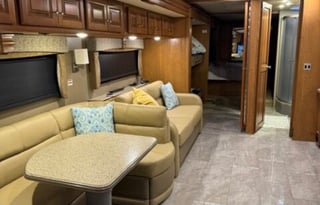 Fleetwood Discovery 40G – Travel in Style