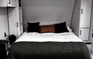 Desert Rent A Hive –2026 Clean Jayco w/ Bunks