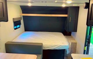 18 ft Easy tow Mini Vacation Travel Trailer