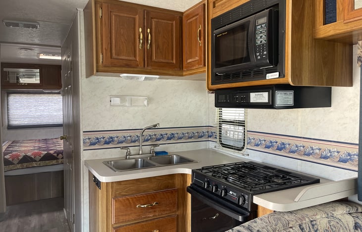 Kitchen, microwave, new fixtures.