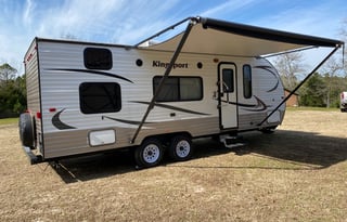 Bunkhouse - Cozy Camper! Sleeps 5-7