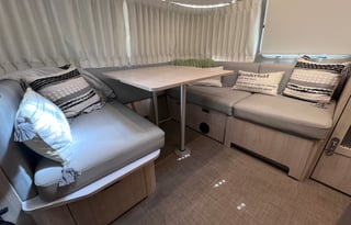 Airstream Globetrotter 27FB