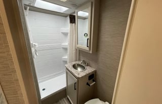 25ft. RV — easy to drive, unique trip experience!