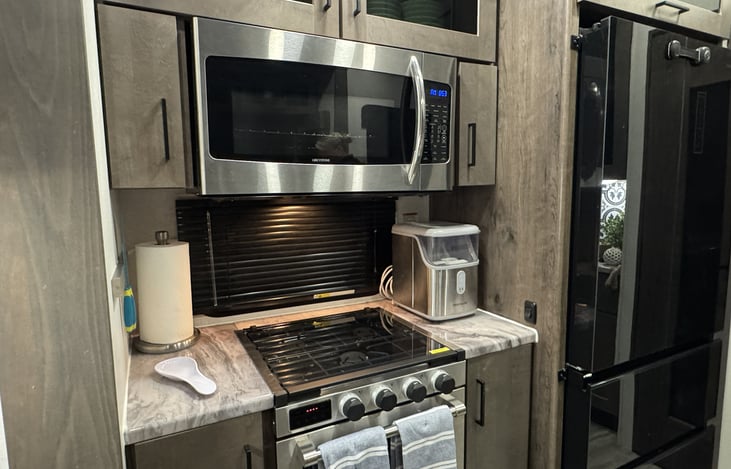Ice maker