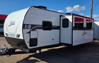 Spacious Shasta I-5–Sleeps 10 | Triple A/C & Bunks