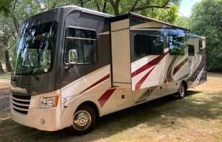 Sir Sleeps-A-Lot 2019 Coachmen Mirada 35BH Bunks