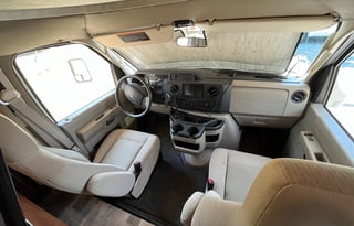 "The Dude" 2017 Winnebago - Minnie Winnie 31G
